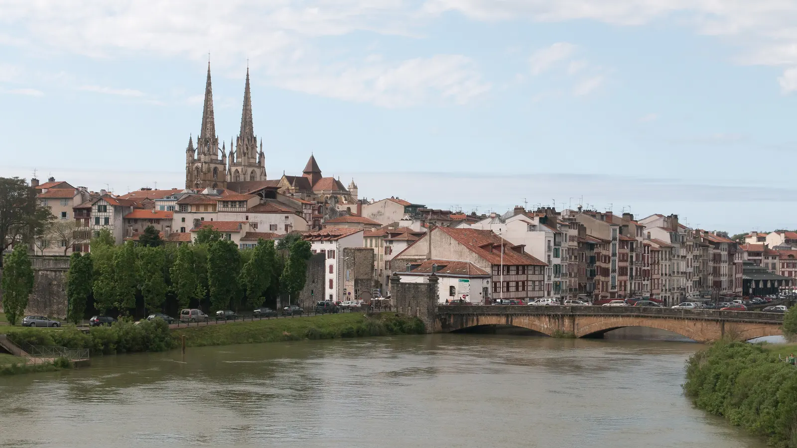 Le Grand Bayonne, autour de la cathédrale, sur la rive gauche de la Nive